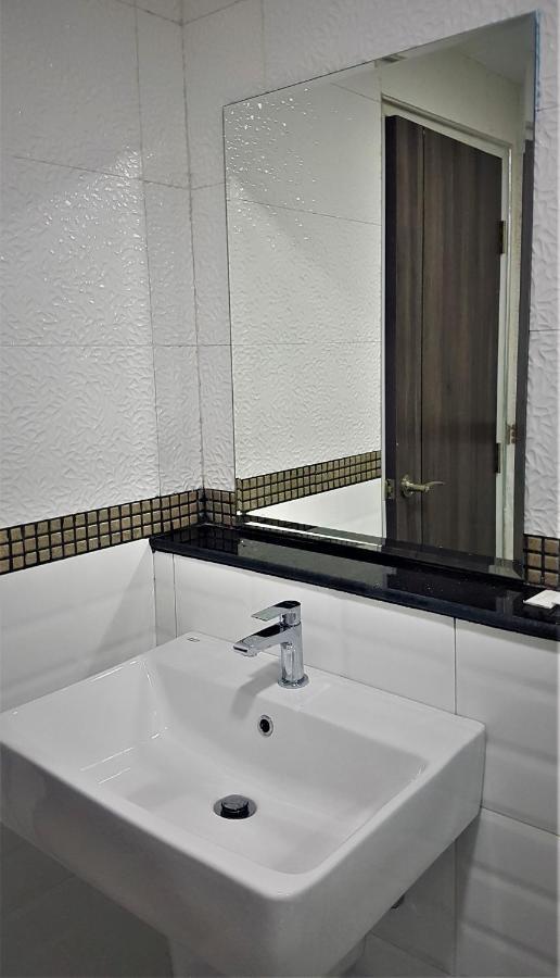 La Capannina Hotel Patong Екстериор снимка