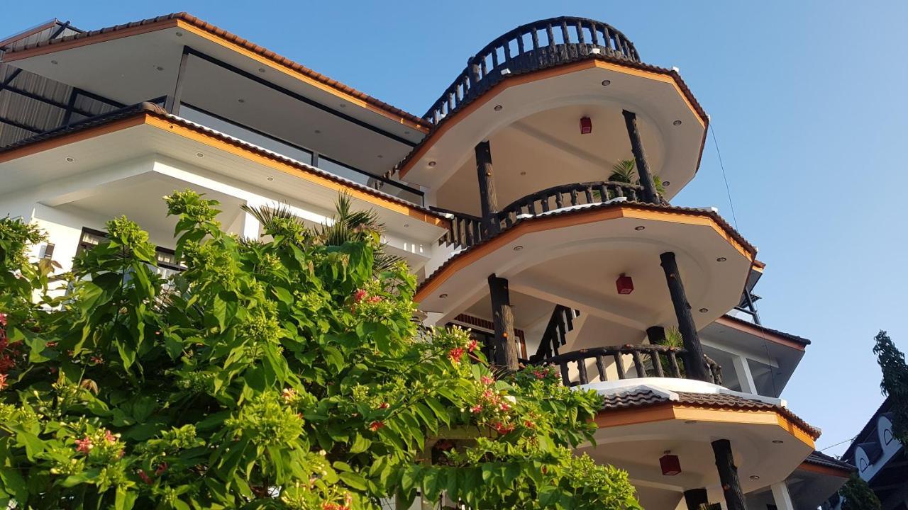 La Capannina Hotel Patong Екстериор снимка